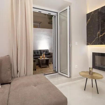Modern-vintage Old Town Apartament