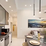 Modern-vintage Old Town Apartment *