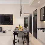 Modern-vintage Old Town Apartment