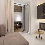 Modern-vintage Old Town Apartment