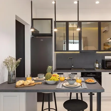 Modern-vintage Old Town Apartment