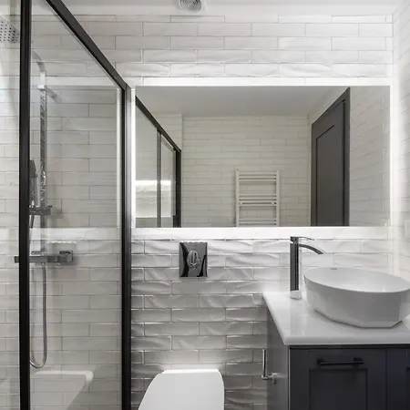 Modern-vintage Old Town Apartment