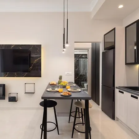 Modern-vintage Old Town Apartment