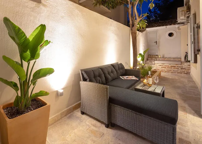 Modern-vintage Old Town Apartament Corfu (city)