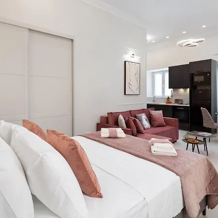 Modern-vintage Old Town Corfu (city)